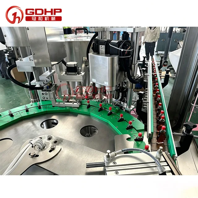 风油精灌装旋盖一体机产品图3